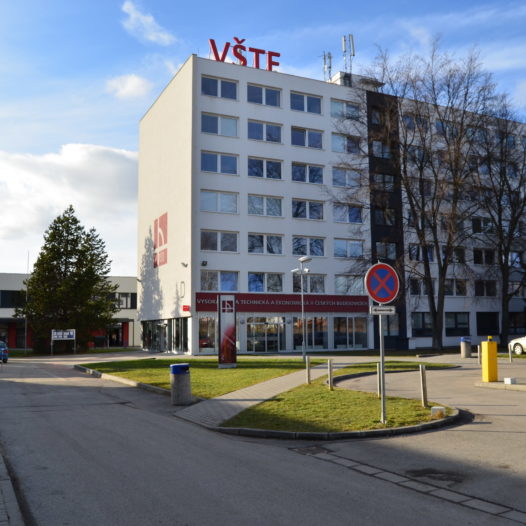 Do prvních ročníků VŠTE letos nastoupí na 1200 posluchačů
