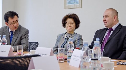 VŠTE chystá specializaci čínské trhy. Přijela i velvyslankyně