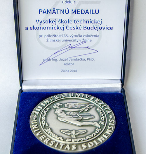 VŠTE obdržela medaili za dlouhodobou spolupráci se Žilinskou univerzitou