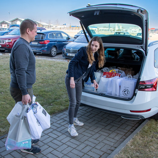 Zubní pasty, hřebeny, mýdla. Na VŠTE připravili hygienické balíčky pro 80 ukrajinských žen a dětí, kterým poskytl zázemí Budějovický Budvar