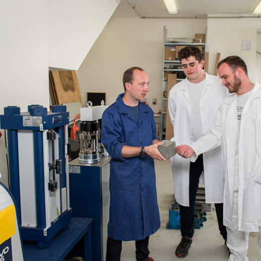 Středoškoláci z polytechniky budou využívat laboratoře VŠTE