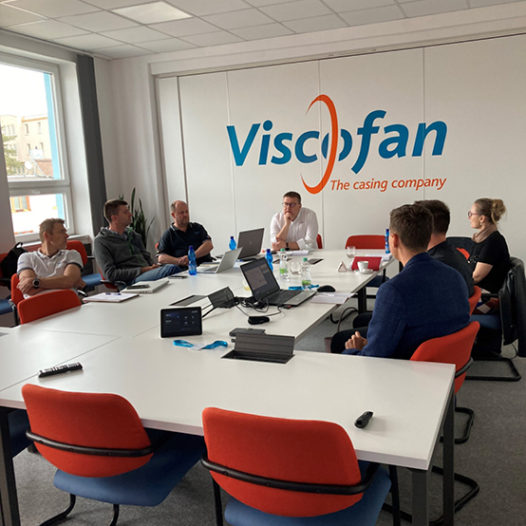Katedra managementu spolupracuje s firmou VISCOFAN CZ s.r.o., největším výrobcem umělých střívek pro masné produkty ve světě