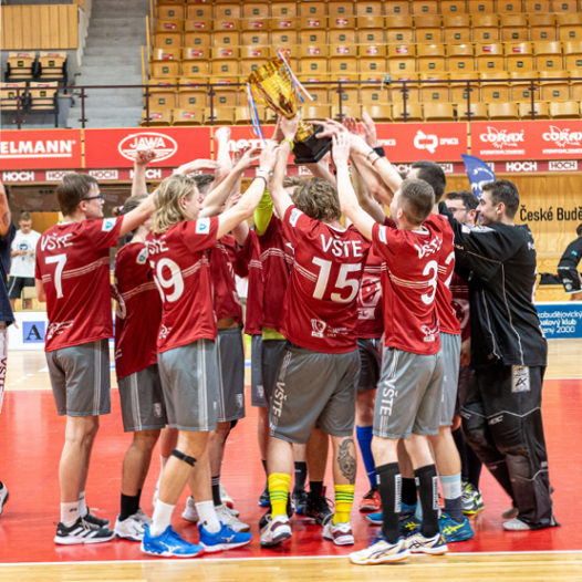 Týden, který patřil univerzitním derby: VŠTE se utkala s JU ve florbalu a fotbalu