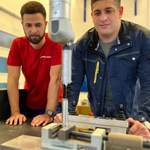 VŠTE akreditovala technický program Řídicí procesy ve strojírenství