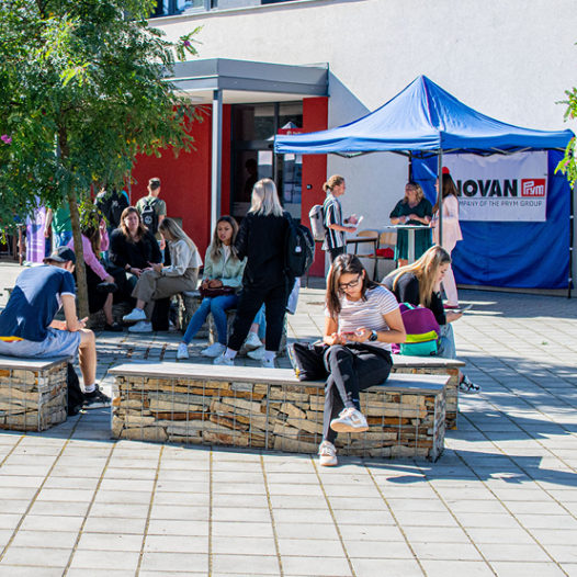 Job Days na VŠTE: studenti se setkají s firmami a získají praxi už během studia