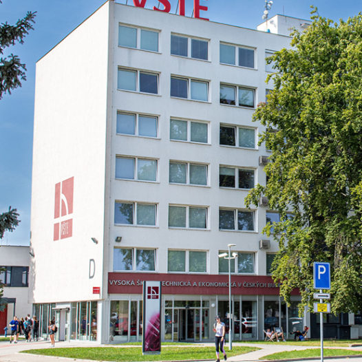 VŠTE opět podporuje magazín Universitas